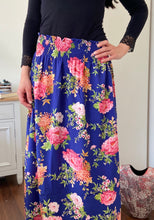 Load image into Gallery viewer, STELLA MAXI SKIRT IN BLUE WITH BIG FLOWERS