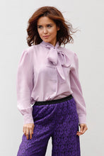 Load image into Gallery viewer, ASIA SILK CREPE BLOUSE IN PURPLE