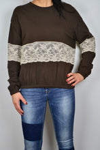 Load image into Gallery viewer, SWEATSHIRT IN BROWN WITH LACE
